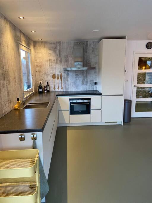 Unieke Woonark Met Privetuin En Free Parking. Apartment Ротердам Екстериор снимка
